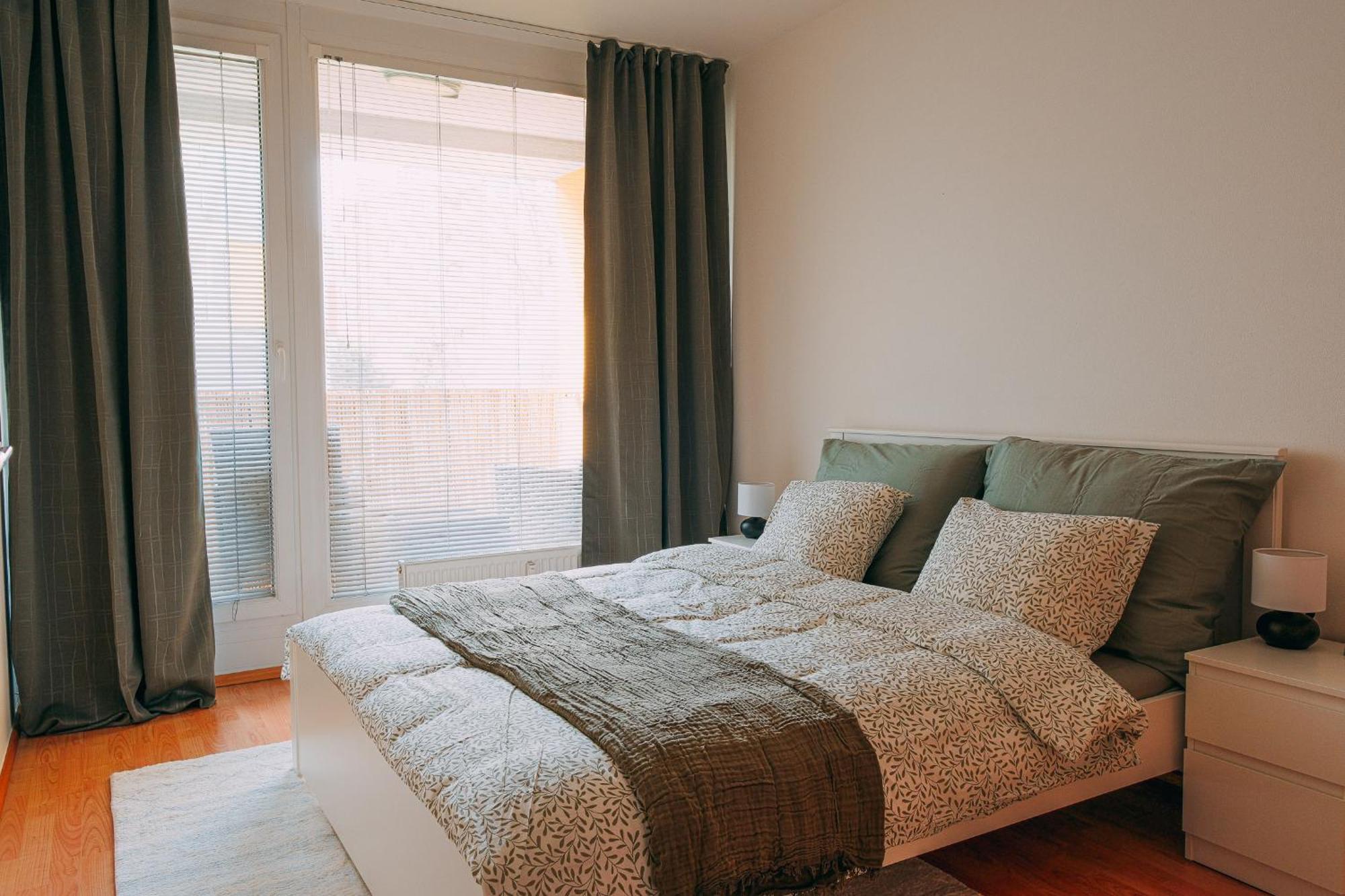 Lejlighed U Metra, 4 Hoste, Parking Free, Blizko O2 Arena *